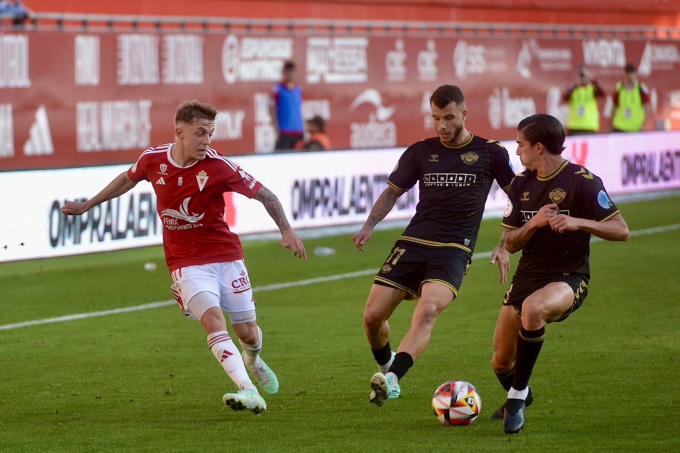 La derrota del Real Murcia frente al Intercity, en imágenes