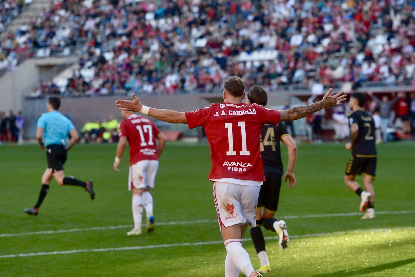 La derrota del Real Murcia frente al Intercity, en imágenes