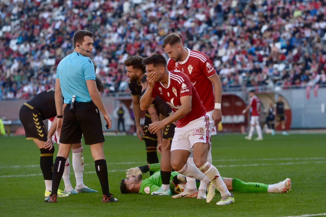 La derrota del Real Murcia frente al Intercity, en imágenes