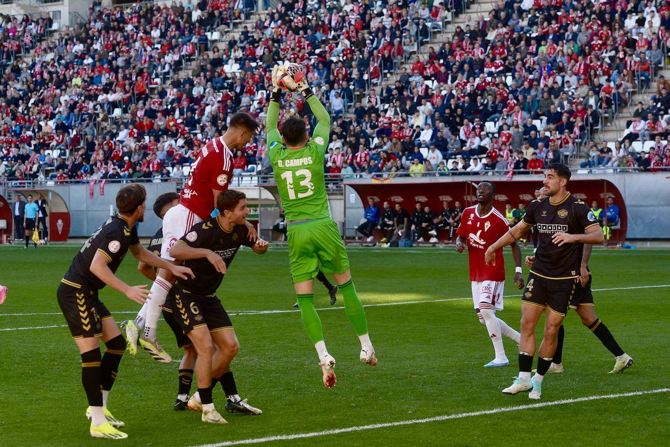 La derrota del Real Murcia frente al Intercity, en imágenes