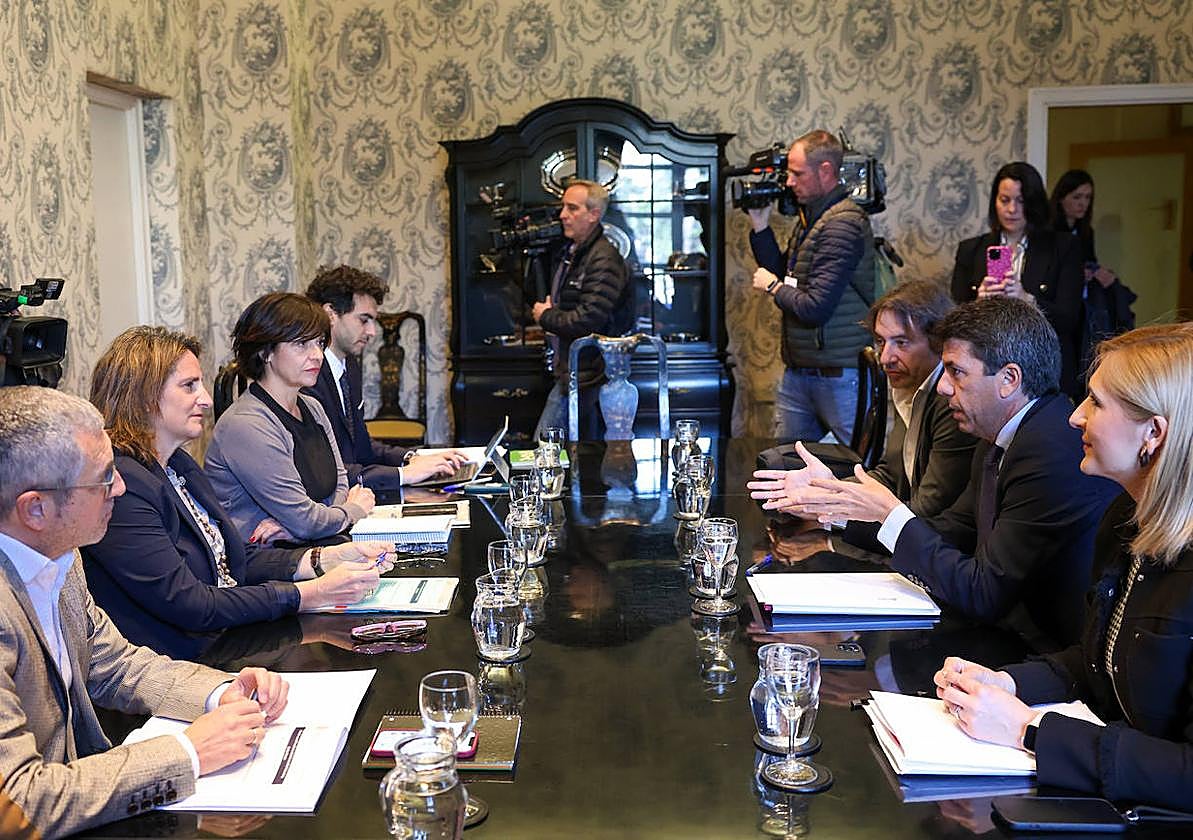 Teresa Ribera y Carlos Mazón, este lunes, durante la reunión que han mantenido.