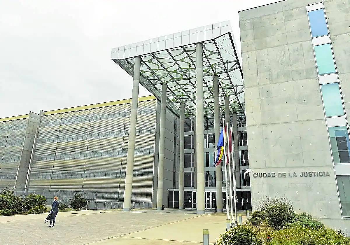 Fachada de la Ciudad de la Justicia de Murcia.