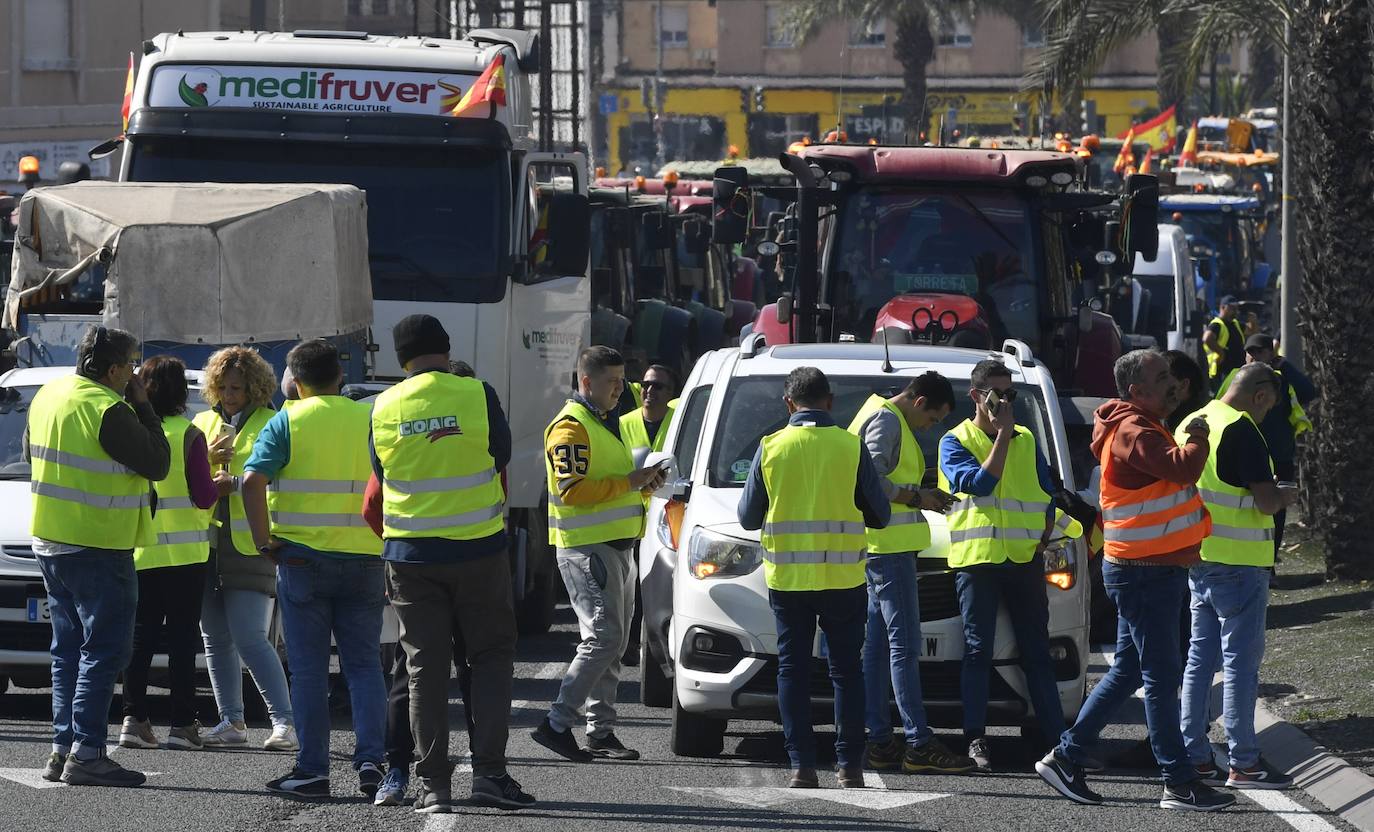 Las protestas de los agricultores llegan a Murcia el 21-F, en imágenes