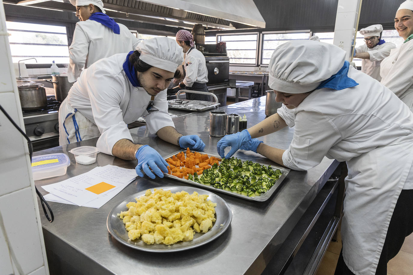 Las imágenes de la jornada de acogida a empresas colaboradoras y proveedores del CIFP de Hostelería y Turismo de Cartagena