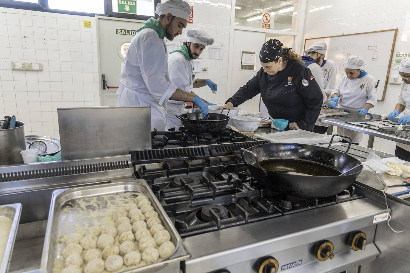 Las imágenes de la jornada de acogida a empresas colaboradoras y proveedores del CIFP de Hostelería y Turismo de Cartagena