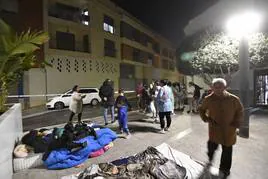 Quince familias desalojadas de un edificio de Lorquí.