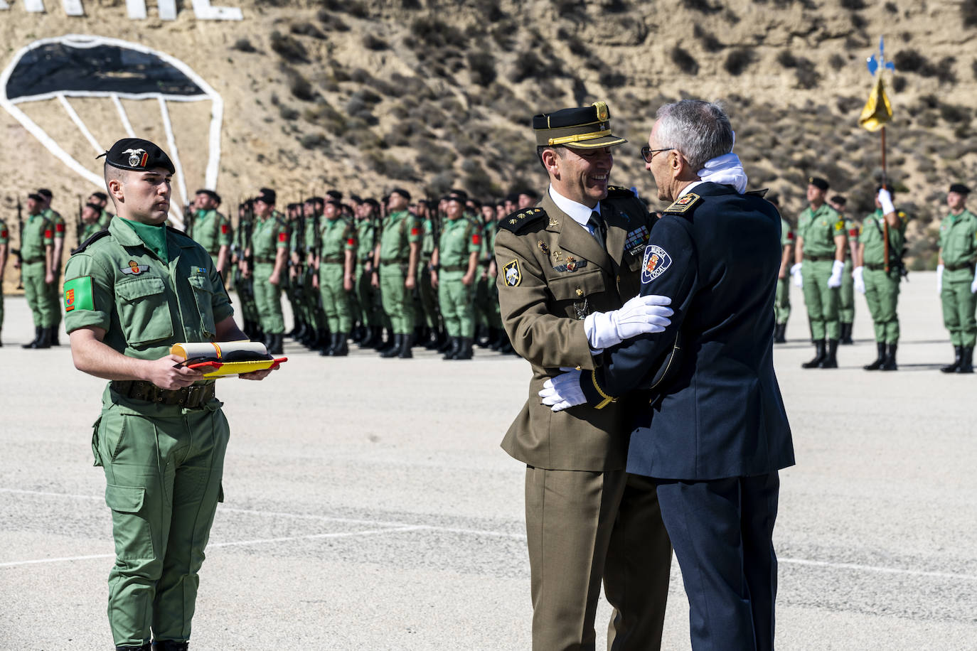 El acto para conmemorar los 70 años de la creación de las fuerzas paracaidistas, en imágenes