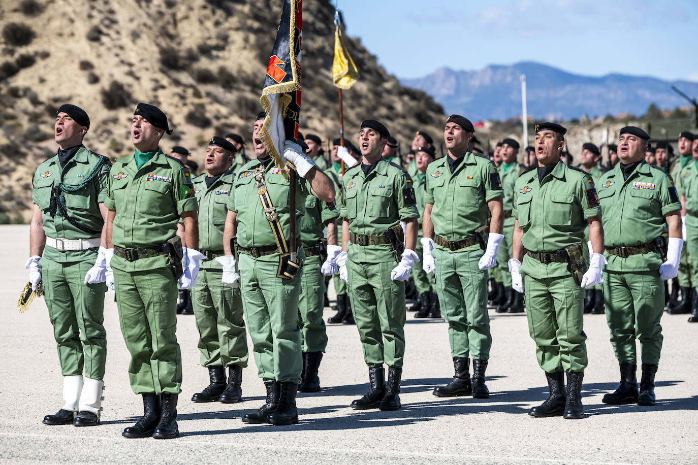 El acto para conmemorar los 70 años de la creación de las fuerzas paracaidistas, en imágenes