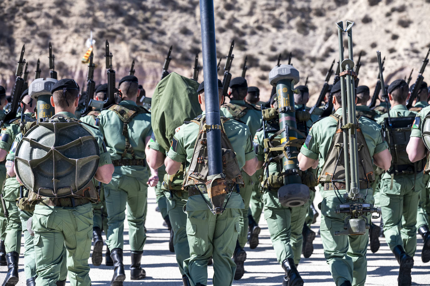 El acto para conmemorar los 70 años de la creación de las fuerzas paracaidistas, en imágenes