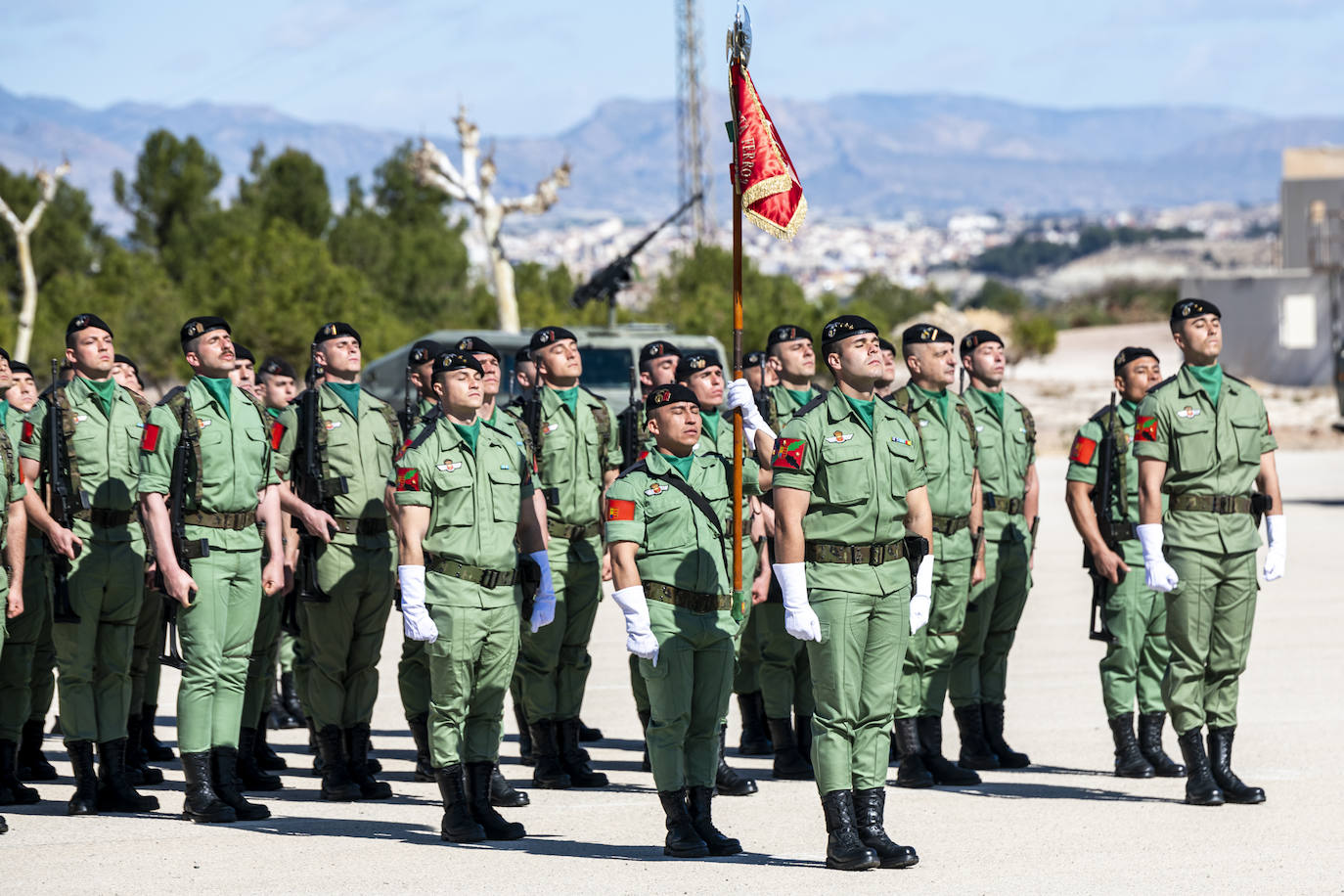 El acto para conmemorar los 70 años de la creación de las fuerzas paracaidistas, en imágenes
