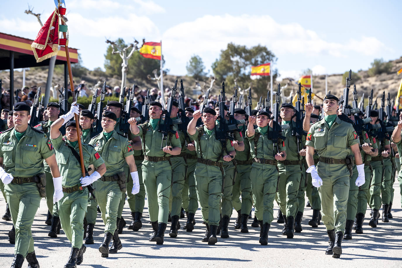 El acto para conmemorar los 70 años de la creación de las fuerzas paracaidistas, en imágenes