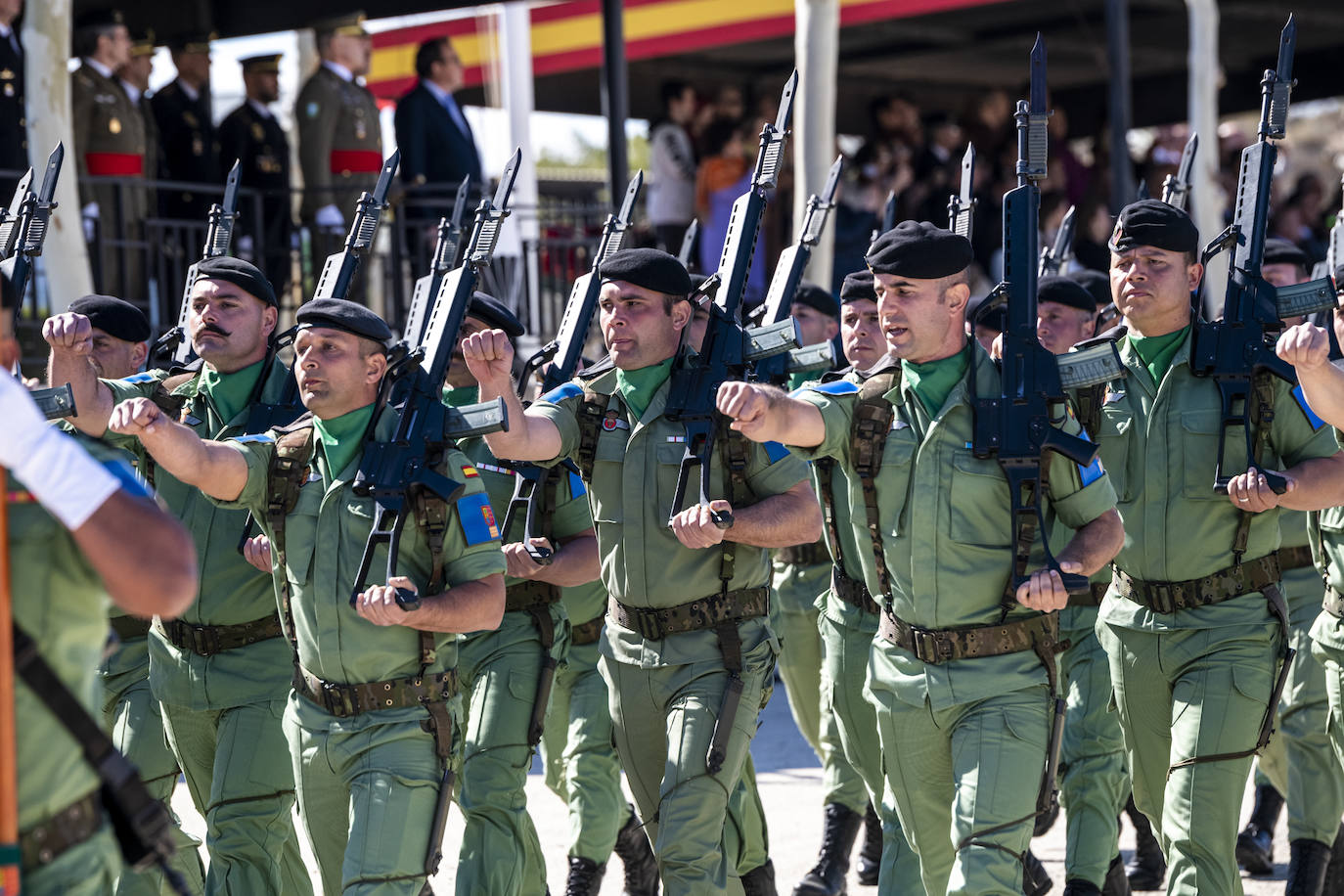 El acto para conmemorar los 70 años de la creación de las fuerzas paracaidistas, en imágenes