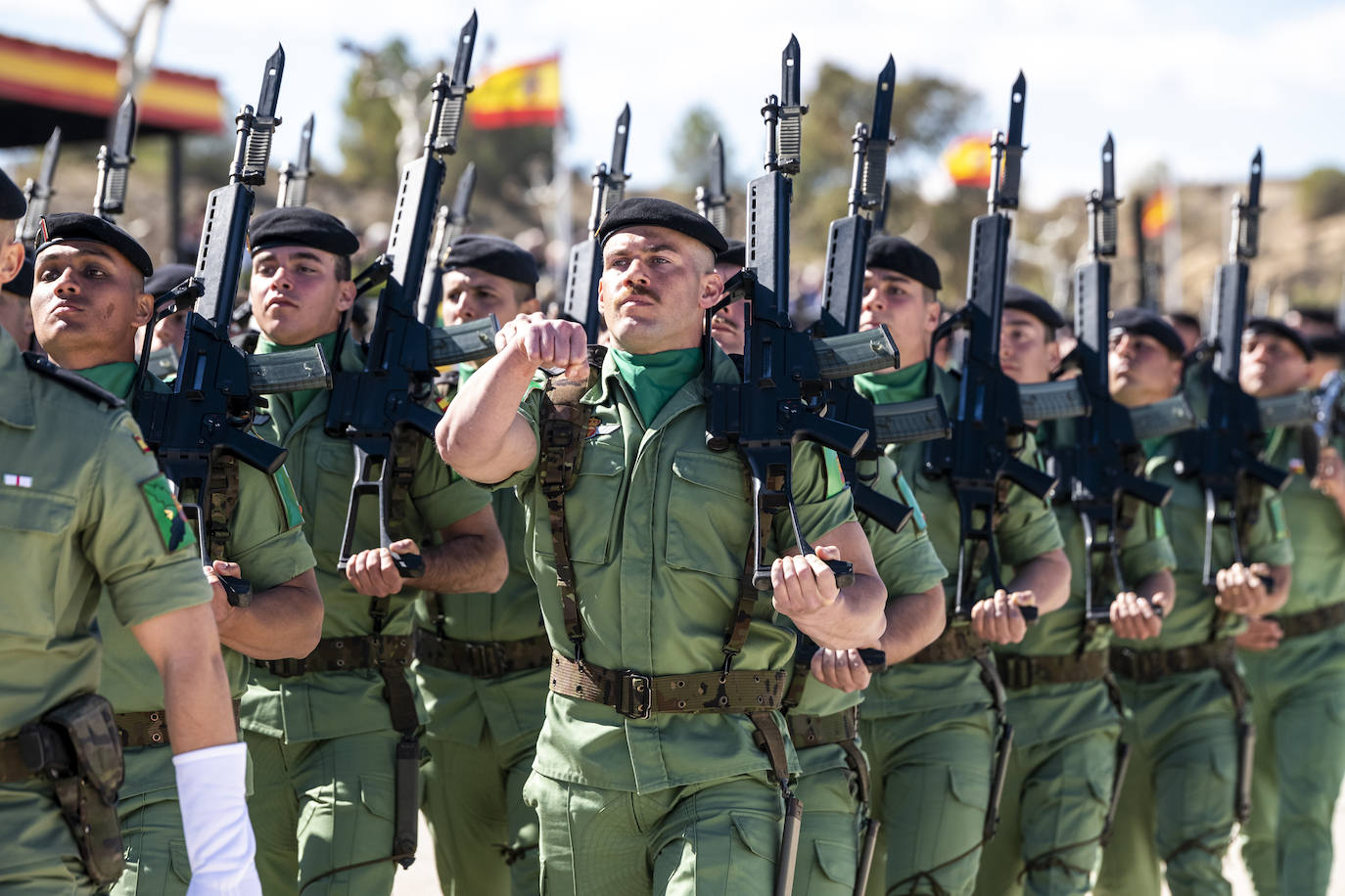 El acto para conmemorar los 70 años de la creación de las fuerzas paracaidistas, en imágenes