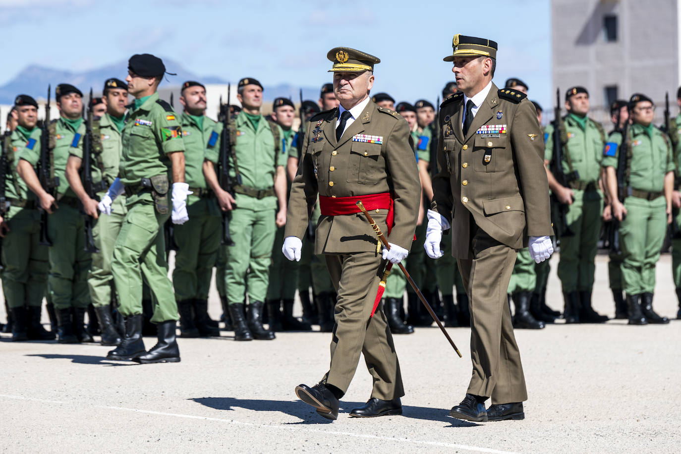 El acto para conmemorar los 70 años de la creación de las fuerzas paracaidistas, en imágenes