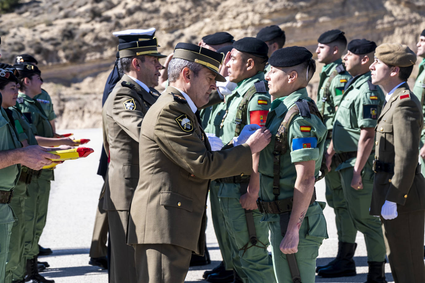 El acto para conmemorar los 70 años de la creación de las fuerzas paracaidistas, en imágenes