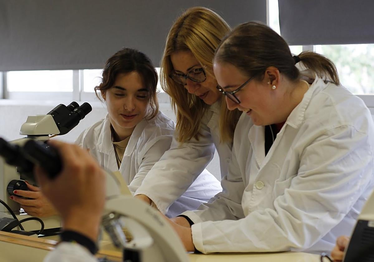 Su Bachillerato gratuito se enfoca tanto a Ciencias de la Tecnología como de la Salud.