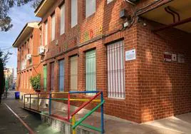 Fachada del colegio Valentín Buendía, en Las Torres de Cotillas.