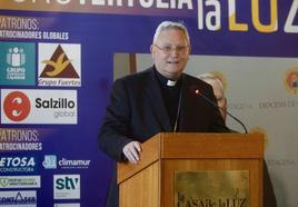El obispo Lorca Planes protagoniza una nueva edición del foro-tertulia 'La Luz'
