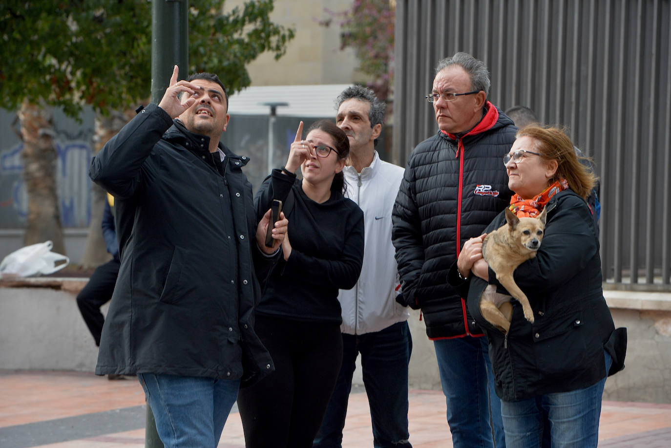 Se derrumba parte de la fachada de un edificio en Murcia