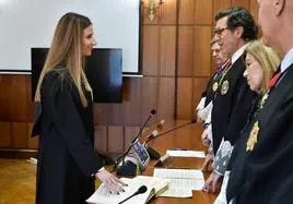 Acto de juramento de una de las nuevas juezas, frente al presidente del TSJ.