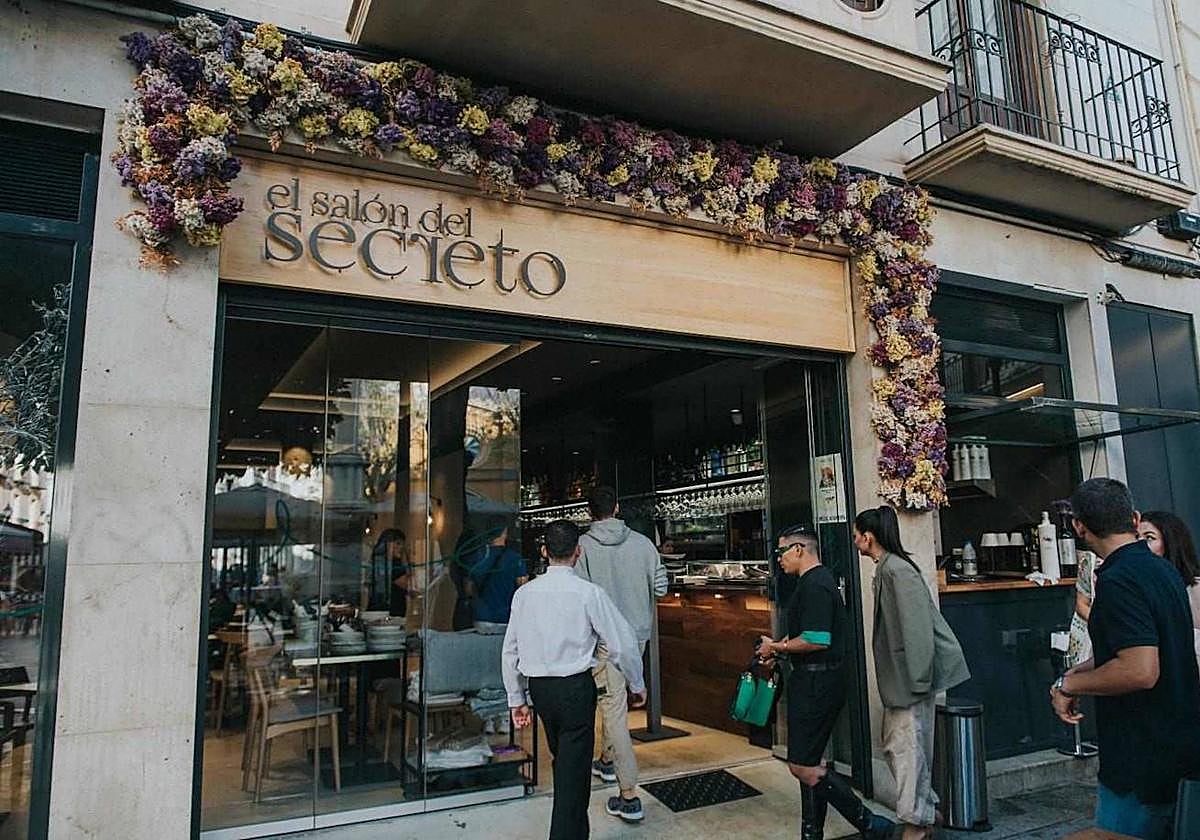 Restaurante El Salón del Secreto, ubicado en la plaza Santa Catalina.