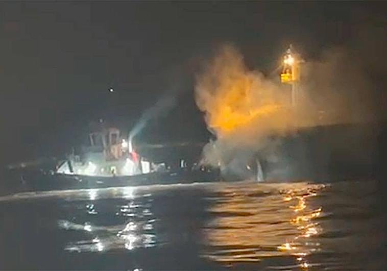 La pericia y el valor de un práctico evitan una catástrofe en Cartagena como la del 'Prestige'