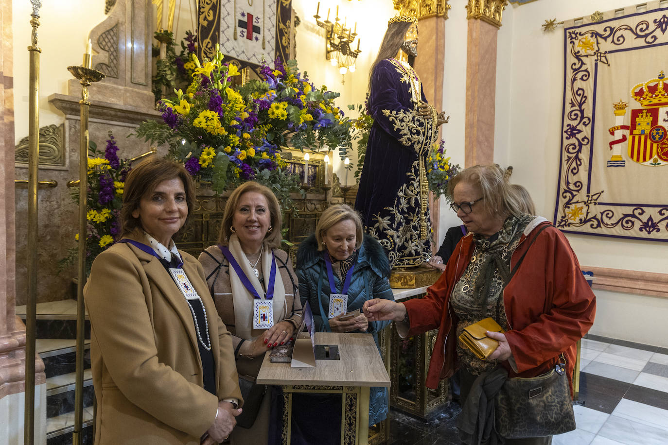 Plegarias ante al Medinaceli en Cartagena