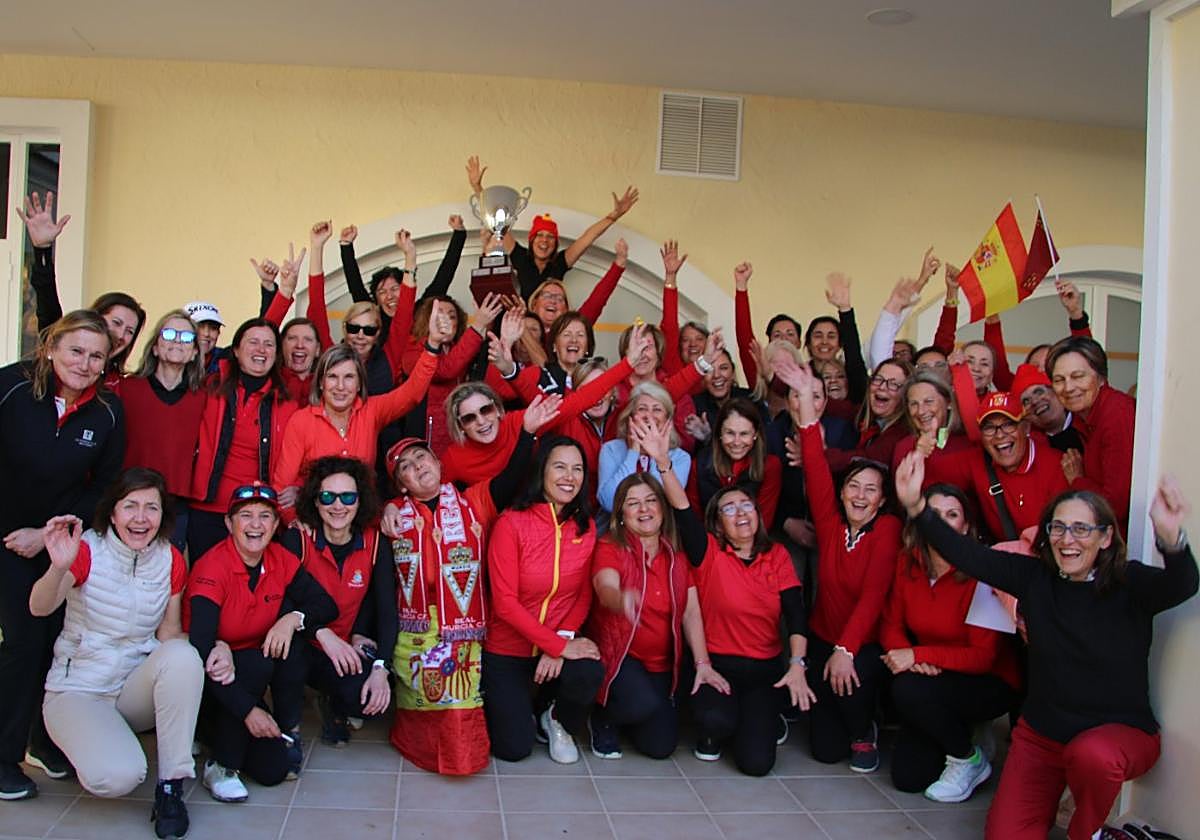 El equipo de la Región celebra su triunfo.