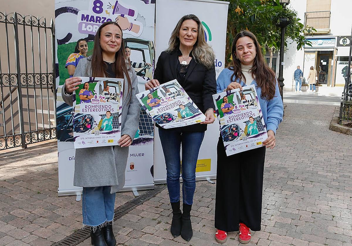 María Isabel Peñas, la concejala de la Mujer y Antonia María Trenza en la presentación de la campaña.