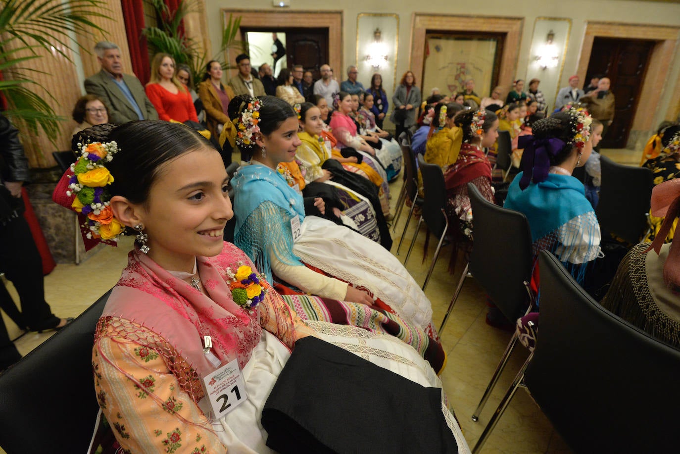 La recepción en el Ayuntamiento a las candidatas a Reina de la Huerta, en imágenes