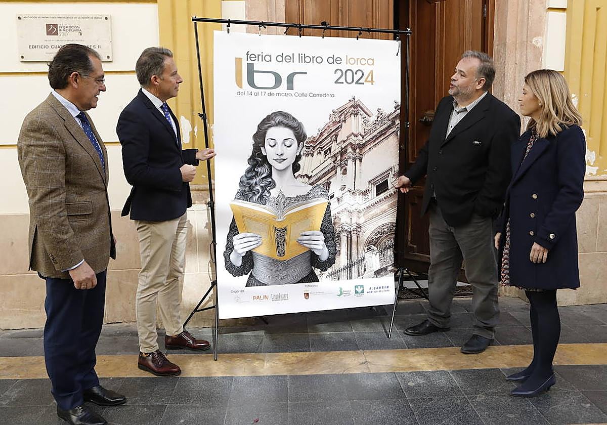 El concejal de Cultura, Gil, el secretario de la Asociación Palin y la edil de Educación en la presentación de la Feria del Libro.