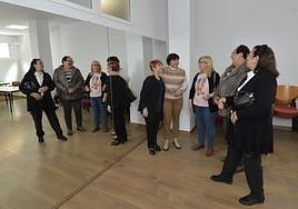 Varias integrantes de la asociación en el nuevo centro.