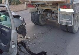 El camión y el vehículo implicados.