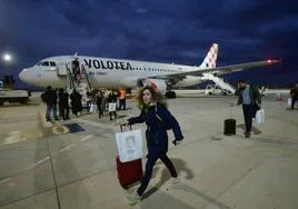 Llegada del primer vuelo de Volotea de la ruta Madrid-Murcia, el pasado mes de diciembre.
