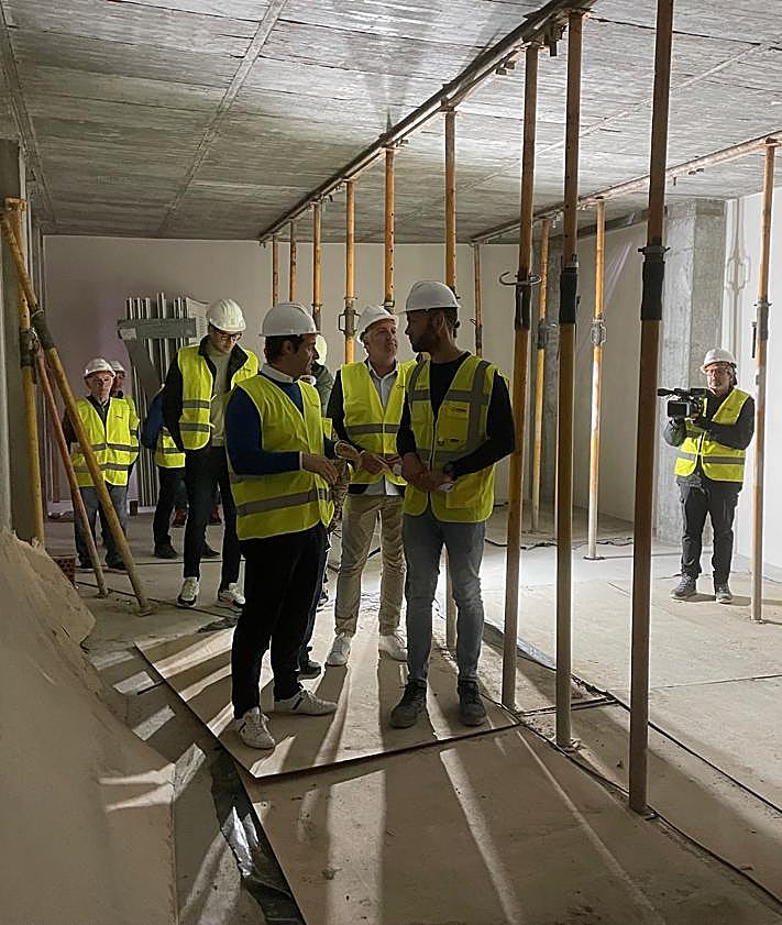 Imagen secundaria 2 - Interior del pabellón en obras.