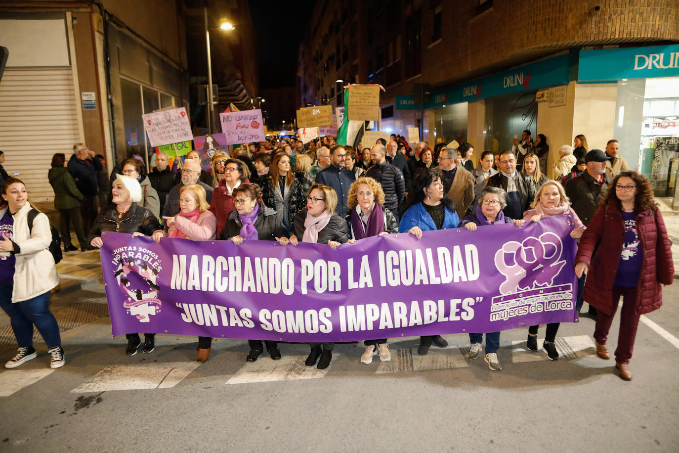 Manifestación en Lorca por el 8M, en imágenes