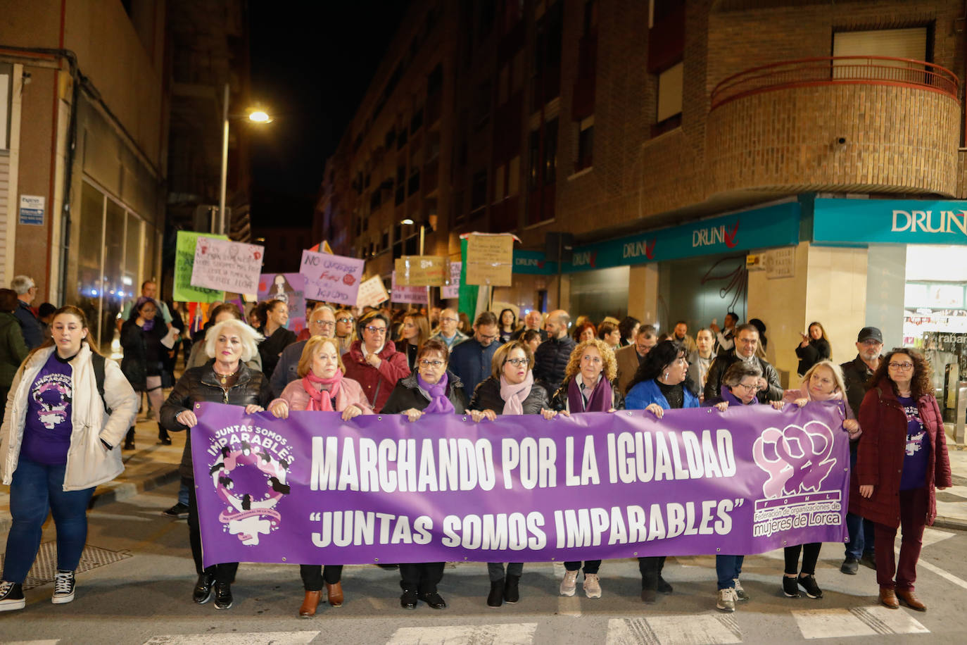 Manifestación en Lorca por el 8M, en imágenes