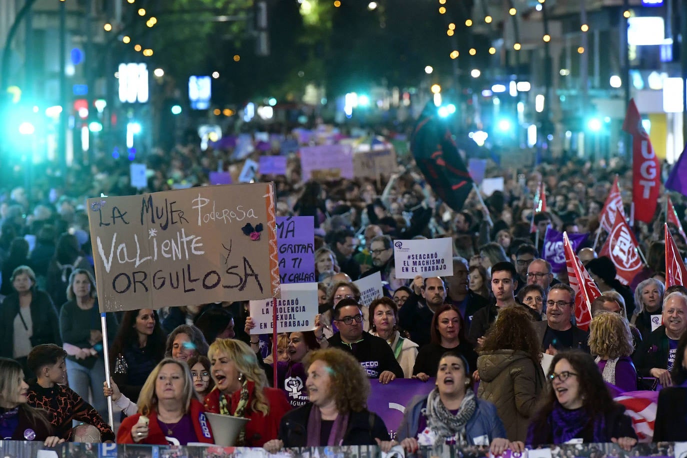 La manifestación del 8M en Murcia, en imágenes