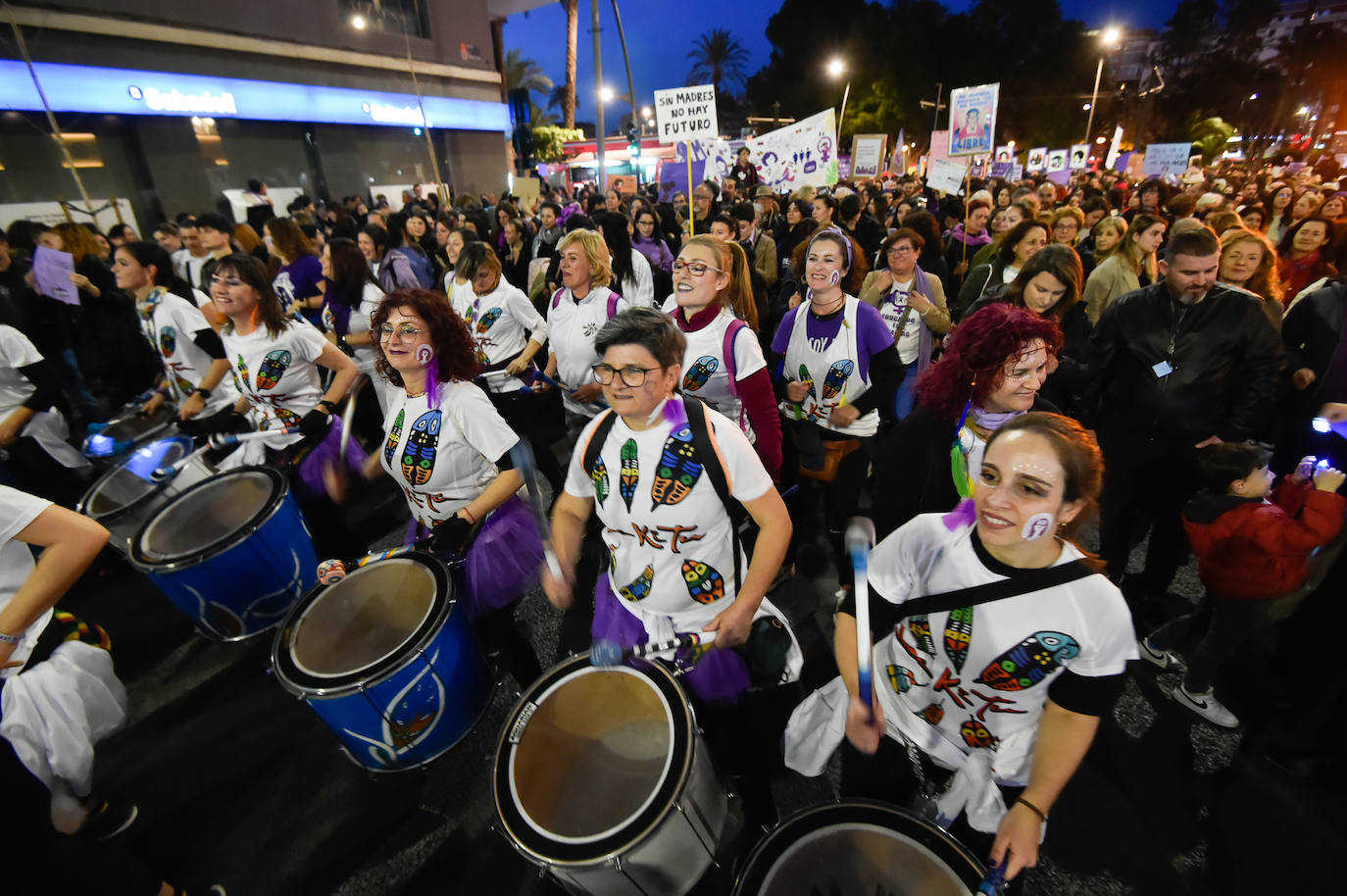 La manifestación del 8M en Murcia, en imágenes