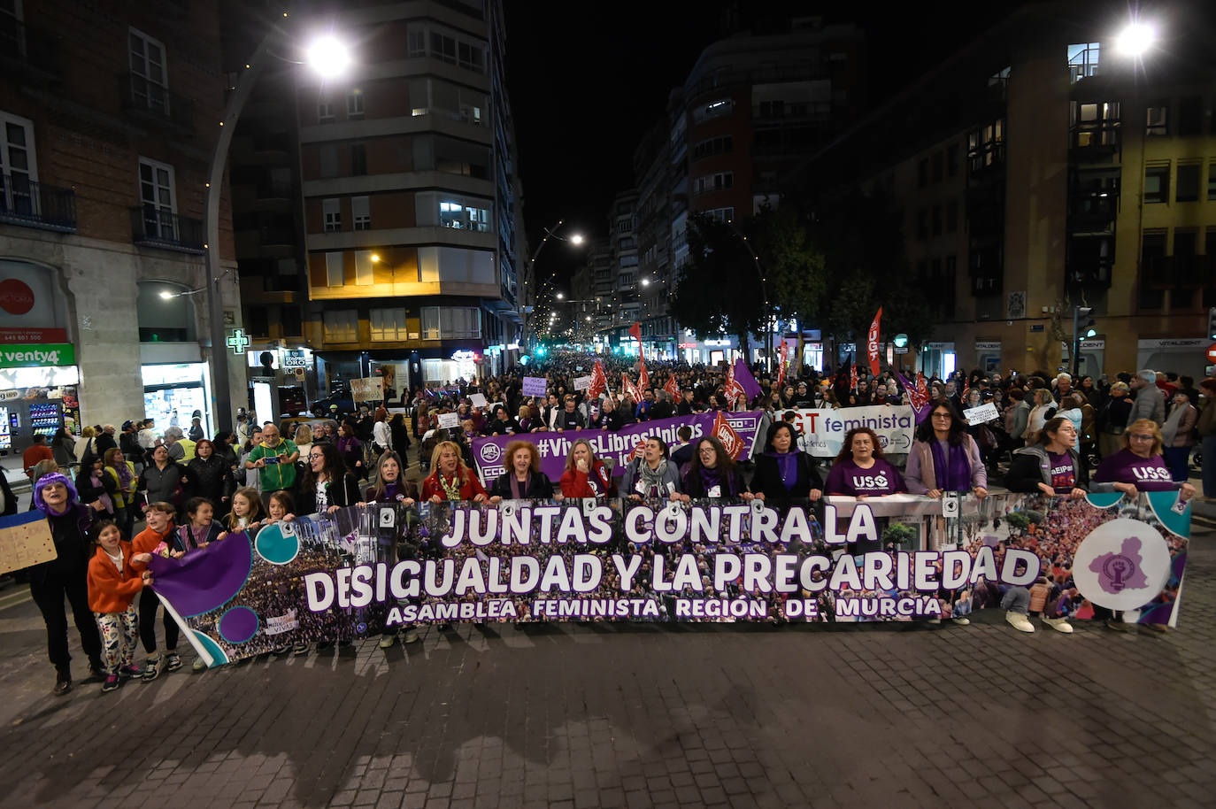 La manifestación del 8M en Murcia, en imágenes