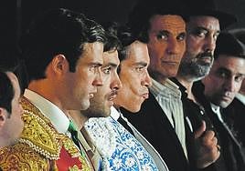 Óscar Jaenada (4i) interpreta a un torero en 'La Suerte'.