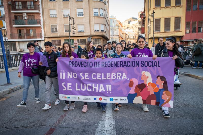 Las imágenes de la marcha del 8-M en Orihuela