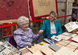 María Teresa Cervantes junto a la alcaldesa de Cartagena Noelia Arroyo.