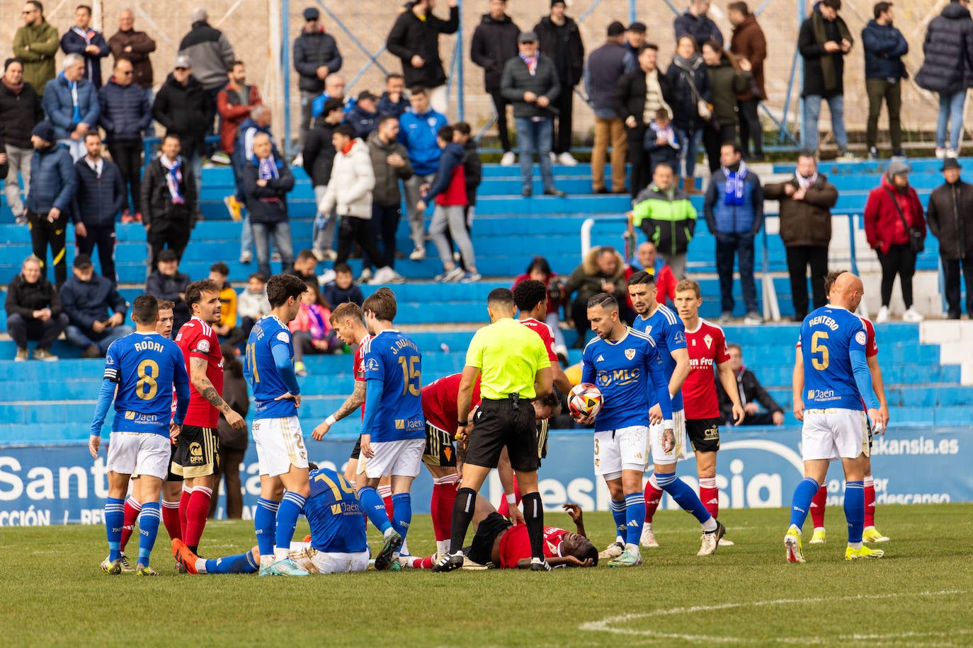 La derrota del Real Murcia frente al Linares Deportivo, en imágenes