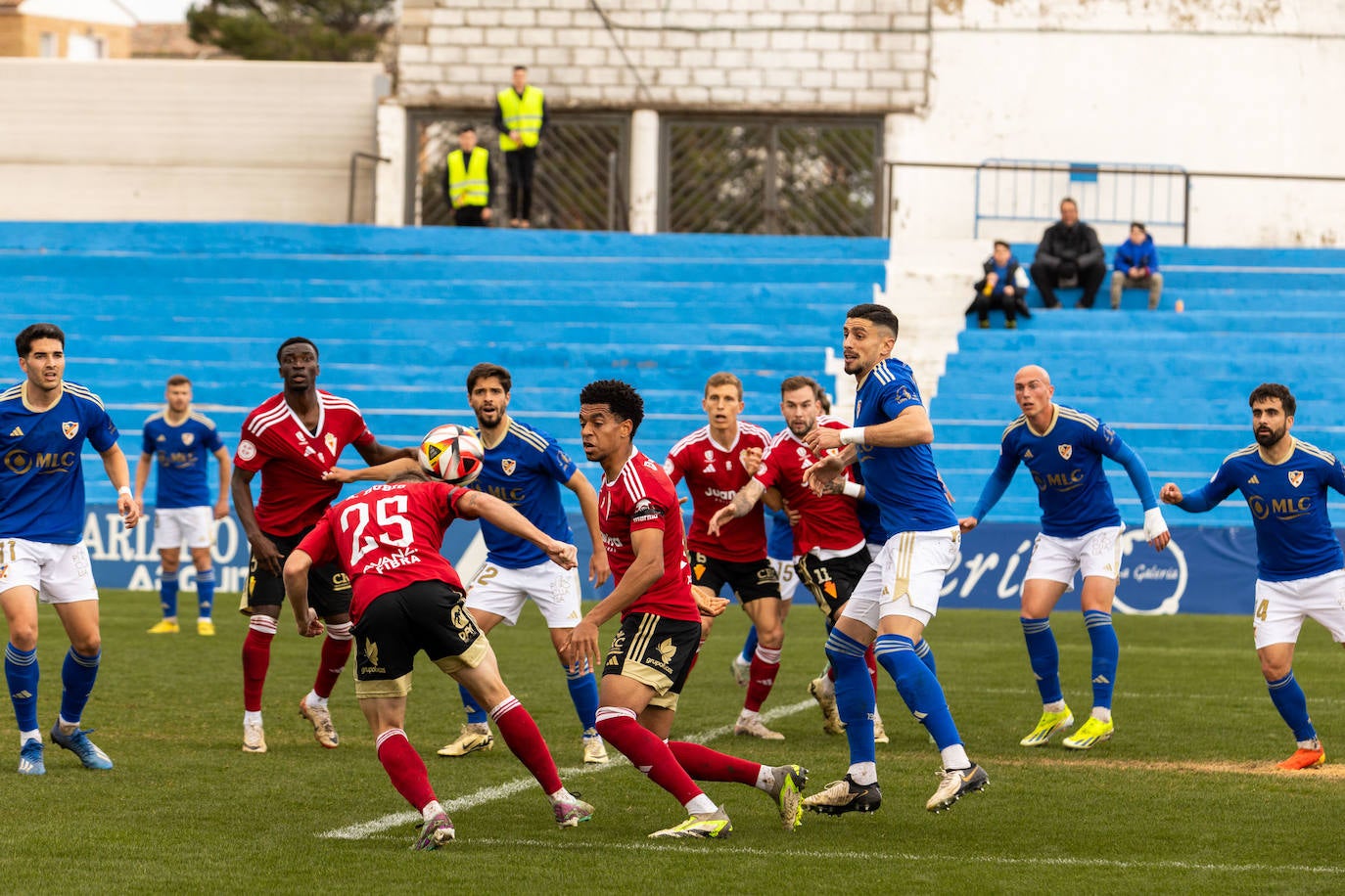 La derrota del Real Murcia frente al Linares Deportivo, en imágenes