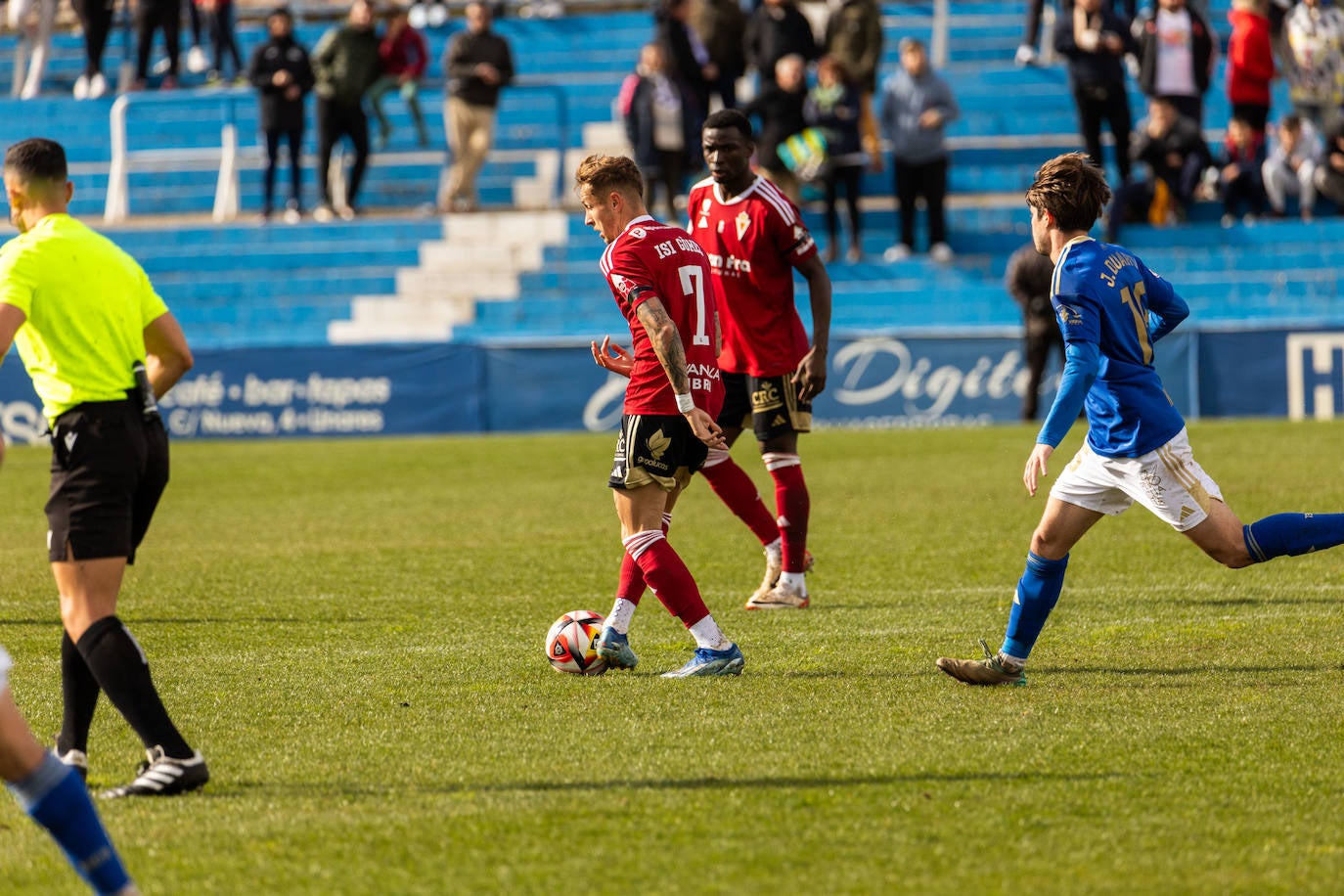 La derrota del Real Murcia frente al Linares Deportivo, en imágenes