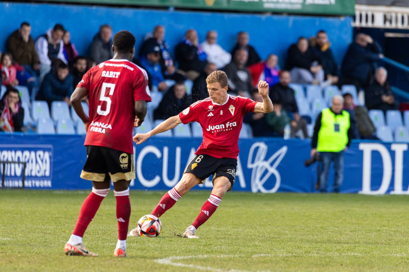 La derrota del Real Murcia frente al Linares Deportivo, en imágenes