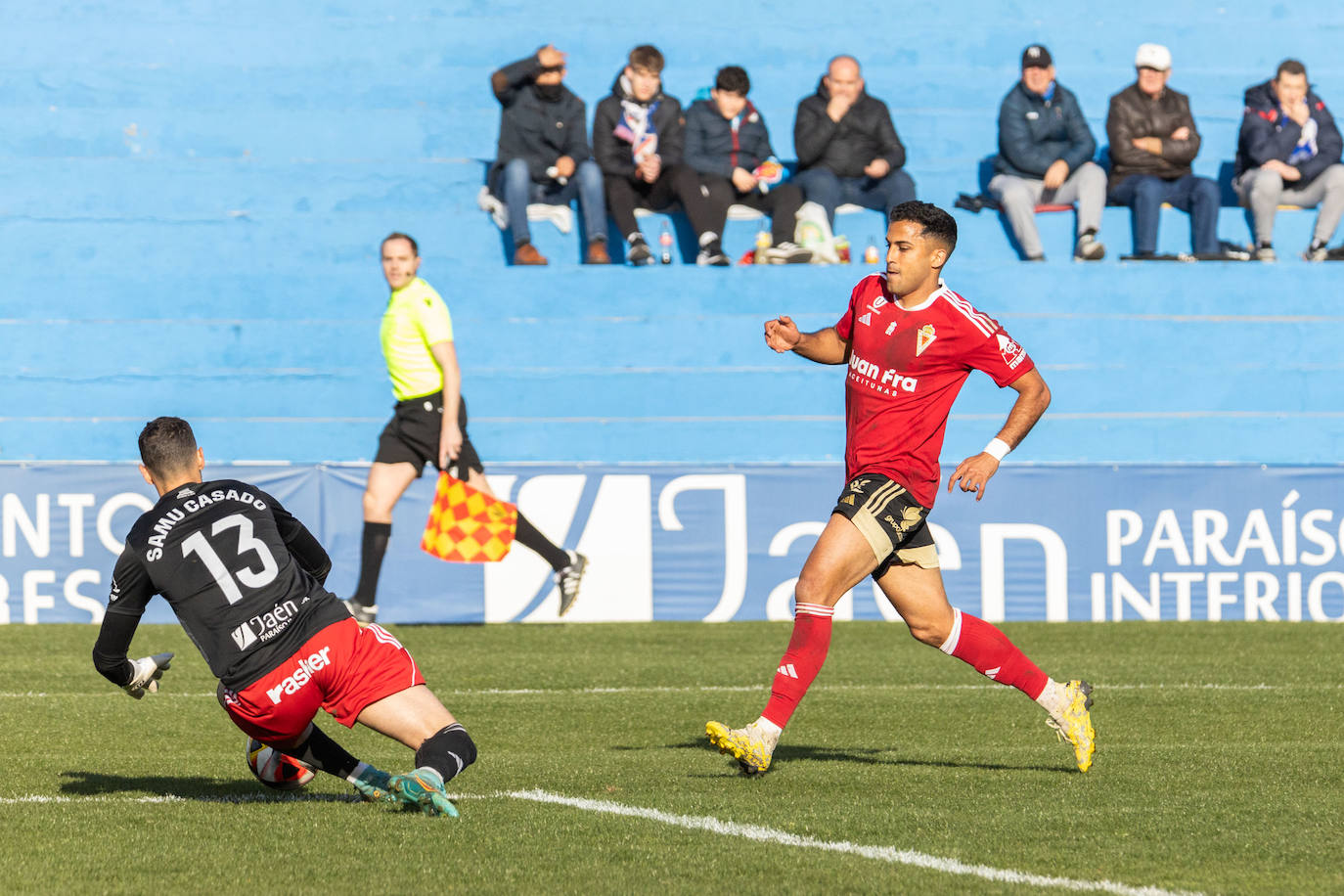 La derrota del Real Murcia frente al Linares Deportivo, en imágenes