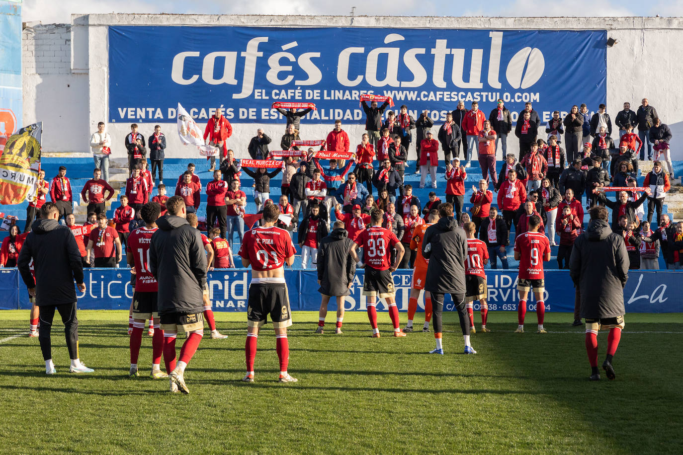 La derrota del Real Murcia frente al Linares Deportivo, en imágenes