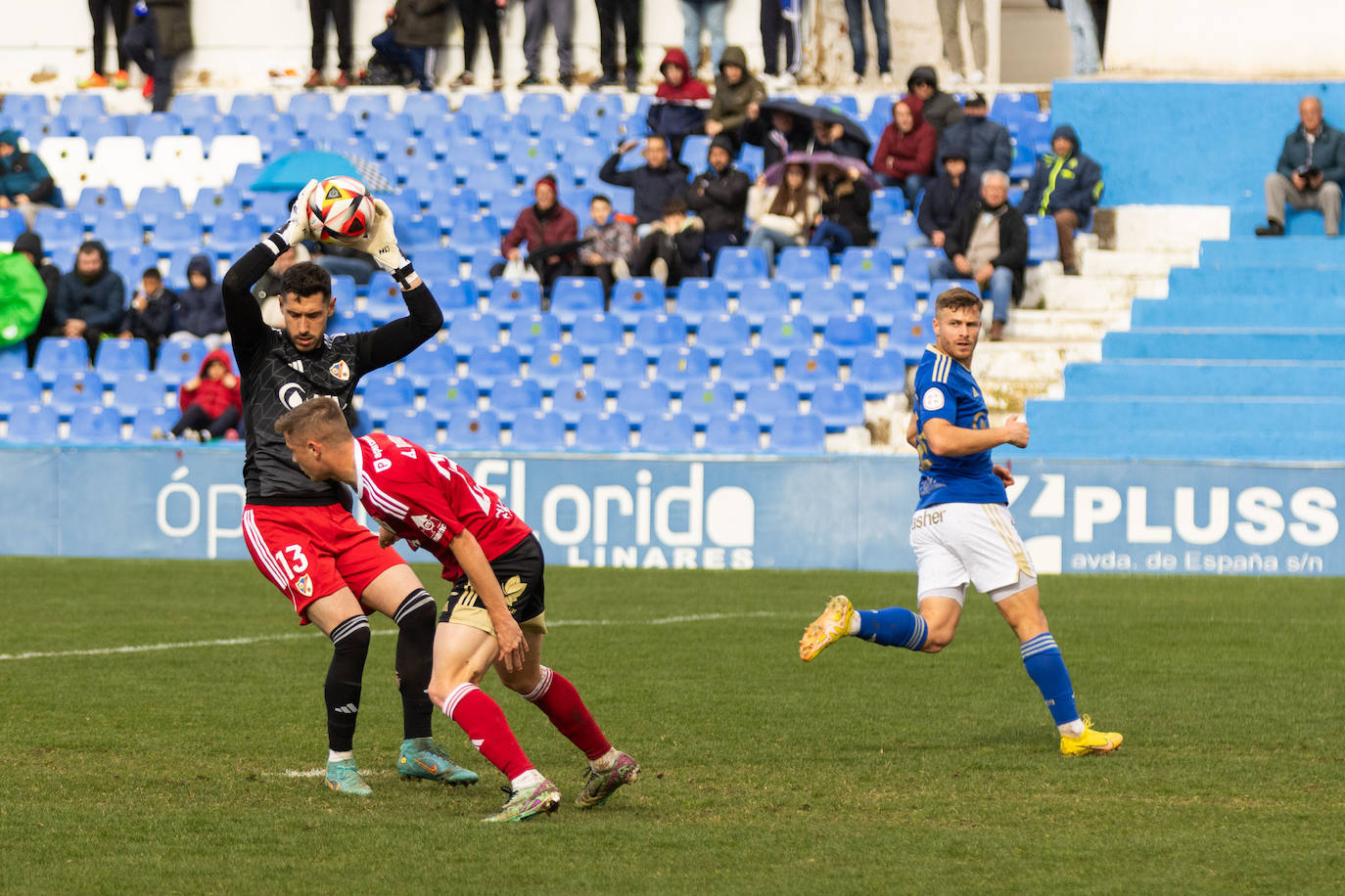 La derrota del Real Murcia frente al Linares Deportivo, en imágenes